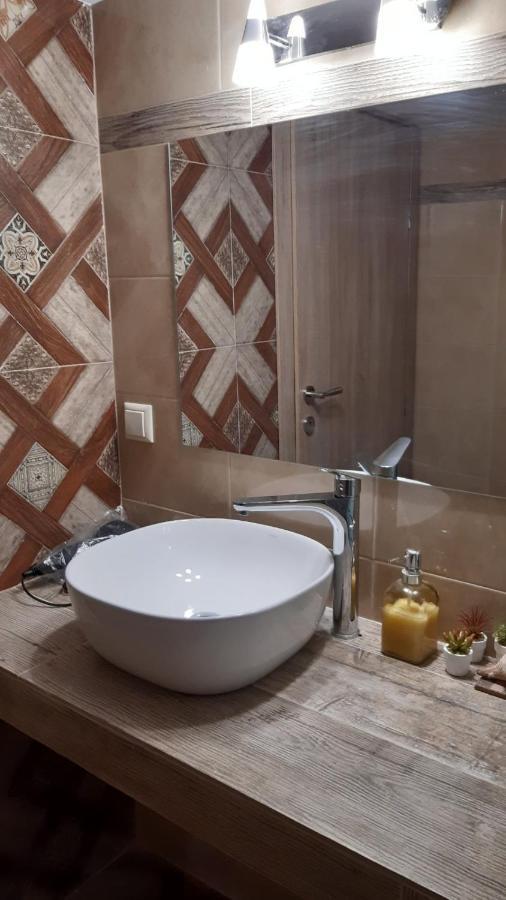 Room Near The Airport Pikérmion Εξωτερικό φωτογραφία