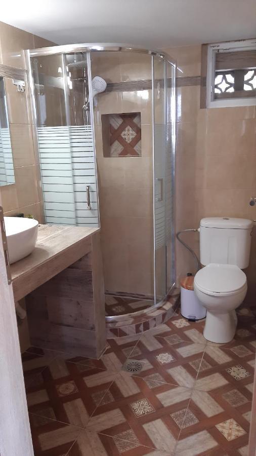 Room Near The Airport Pikérmion Εξωτερικό φωτογραφία