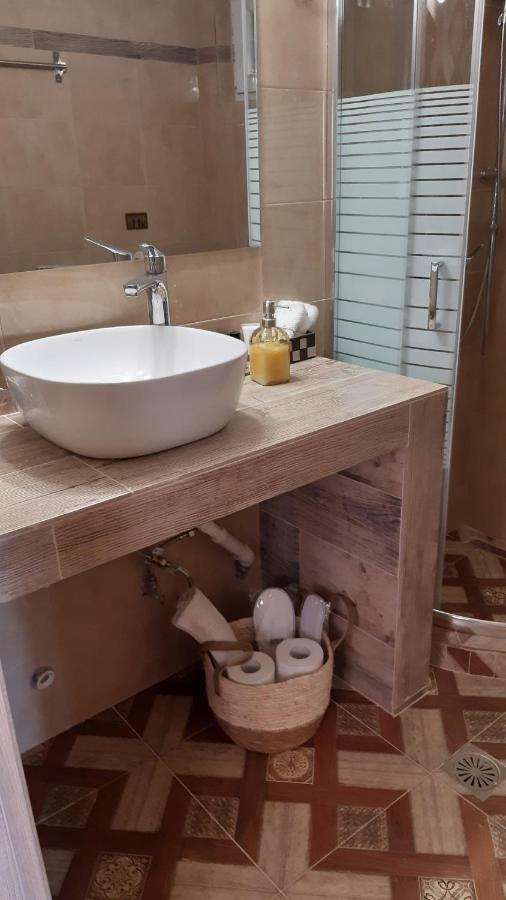 Room Near The Airport Pikérmion Εξωτερικό φωτογραφία
